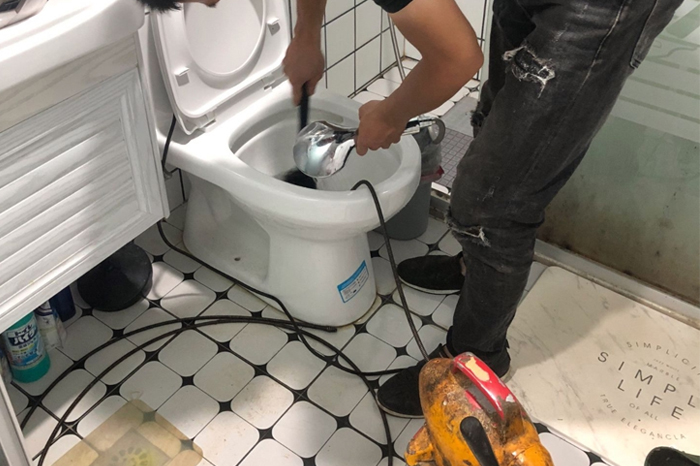 朗县马桶堵塞自己疏通还是找师傅？专业上门服务让你省时更省心